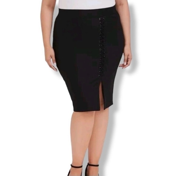 Torrid Black Ponte Lace-Up Pencil Skirt Shaping Size 4X - Picture 2 of 6